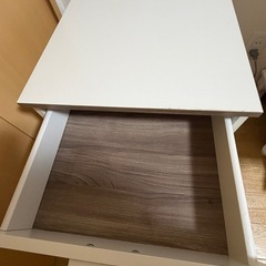 IKEA   イケア　Trysil ベットサイドてテーブル　ナイトテーブル　サイドテーブルの画像