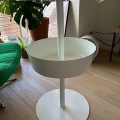 IKEA サイドテーブルの画像