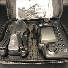 新品【147】デュアルHDカメラ搭載 スクリーン操作 WiFi対応 折りたたみドローン（黒）の画像