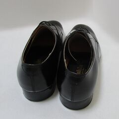 黒の革靴(サイズ25.5EEE)の画像