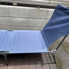 リクライニングカウチベッドの画像