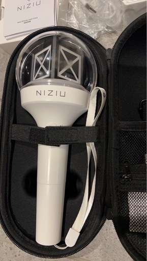 📢【NiziU ペンライト＆ファンクラブグッズセット】