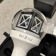 📢【NiziU ペンライト＆ファンクラブグッズセット】の画像