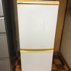 使用感のある冷蔵庫の画像