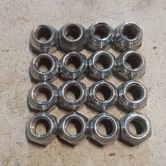 ヘッドライトバルブ　配線　ルームランプ　LED　ハブナット　DIYの画像