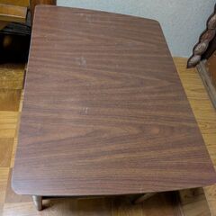 小さめのテーブル　木製の画像