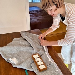 【 かんたん作業 】アパレル商品に「ボタンを付けるだけ」のお仕事（専用工具でガシャンとするだけ！）の画像