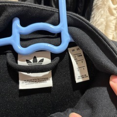 adidasジャケットの画像