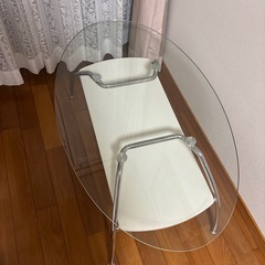 ガラステーブルの画像