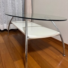 ガラステーブルの画像