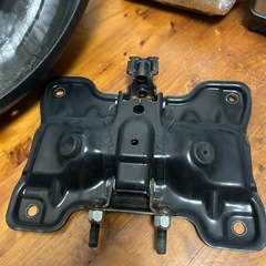 ジムニーJB64 純正　スペアタイヤブラケット、スペアタイヤカバーセットの画像