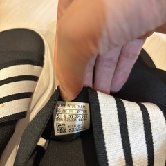 adidasサンダルの画像
