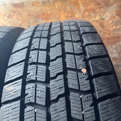 バリ山　GOODYEAR ICENAVI7 215/60R17 スタッドレス　タイヤ　2022年製　17インチの画像