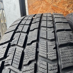 バリ山　GOODYEAR ICENAVI7 215/60R17 スタッドレス　タイヤ　2022年製　17インチの画像