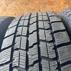 バリ山　GOODYEAR ICENAVI7 215/60R17 スタッドレス　タイヤ　2022年製　17インチの画像