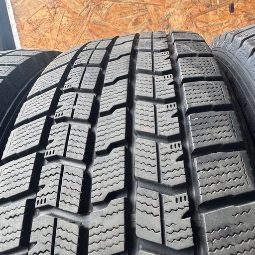 バリ山　GOODYEAR ICENAVI7 215/60R17 スタッドレス　タイヤ　2022年製　17インチ