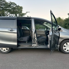 ８人乗り‼️走行10万キロ☆月々1.1万円〜分割払い可❗️車検2年付き！大人気☆HONDA フリード☆HDDナビ付き☆走行中DVD見れます☆ETC付き☆電動スライドドア付き☆ドライブレコーダー付き☆事故修復歴無し☆フル装備☆‼️の画像