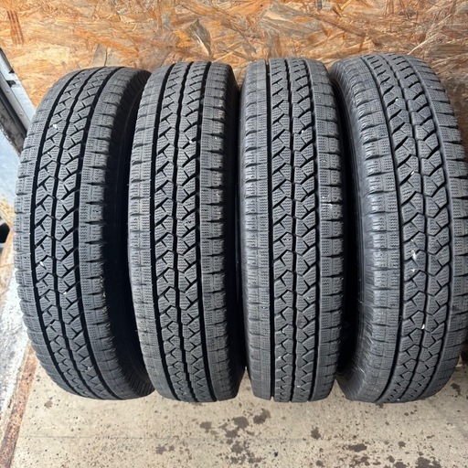 バリ山　BRIDGESTONE ブリヂストン　ブリジストン　VL1 155/80R14 88/86N LT スタッドレス　タイヤ　2023年製　14インチ