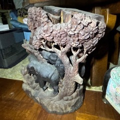 木の彫刻　インド　の画像