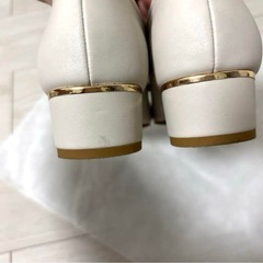 《オリエンタルトラフィック》メタリックラインビットヒールローファー　ホワイトの画像