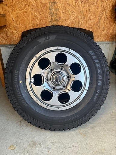 スタッドレス　ブリザック　ホイール付き４本セット
195/80R15