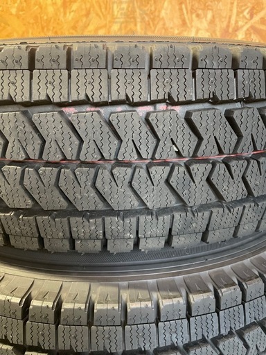 スタッドレス　ブリザック　ホイール付き４本セット
195/80R15