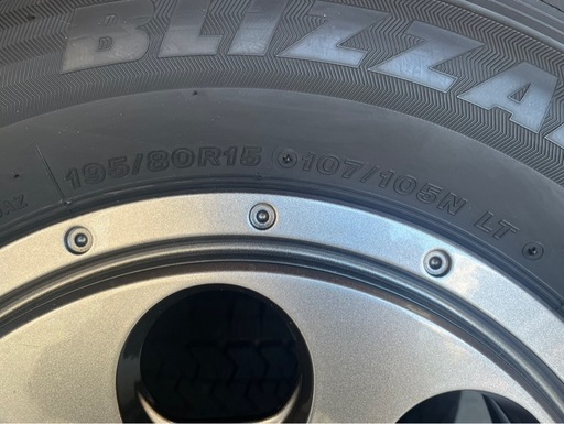 スタッドレス　ブリザック　ホイール付き４本セット
195/80R15