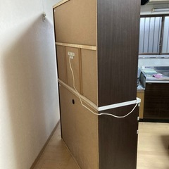 食器収納棚の画像