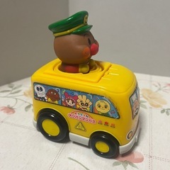 アンパンマンバスの画像