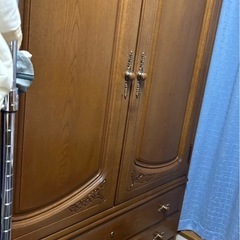 【各自で持ち出せる方】木のタンス２つの画像