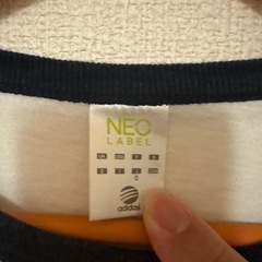 ロンT adidasの画像