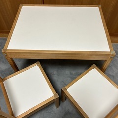 IKEA レット 子供用テーブル チェア2脚 パイン材の画像