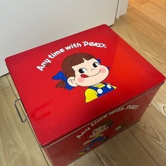 ペコちゃん缶　大の画像