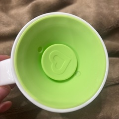 こぼれない コップの画像
