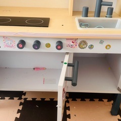 おままごと用キッチン（主に木製）中古／シール、汚れなど多数の画像