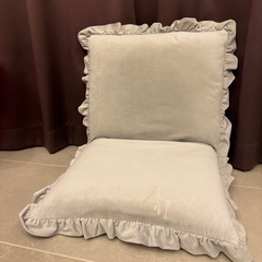 お譲りします！Franc franc フリル座椅子⭐︎グレーの画像
