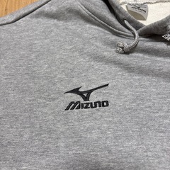 ミズノフードパーカーの画像