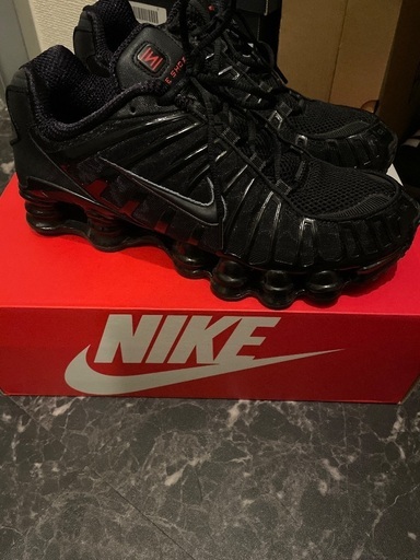 スニーカーNIKESHOXX