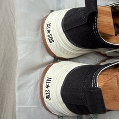 Converse厚底ブラックキャンバススニーカーの画像