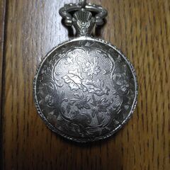 部屋の片付けで出てきた懐中時計の画像