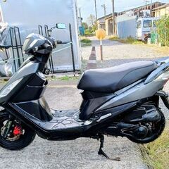 非常に良いエンジン。SYM GT125。バッテリーは新品。フロントタイヤはほぼ新品。リアブレーキパッドもほぼ新品。非常に速いバイクです。の画像