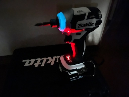 マキタ　makita TD137D 電動インパクトドライバー中古良品