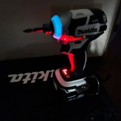 マキタ　makita TD137D 電動インパクトドライバー中古良品の画像