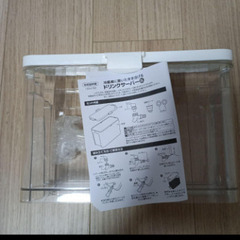 冷蔵庫に置けるドリンクサーバーの画像