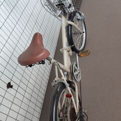 折りたたみ自転車 ベージュ サイクルスポットシマノ6段変速の画像