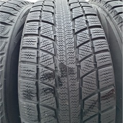 225/65r17 スタッドレス　タイヤ4本
の画像