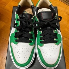 NIKE エレベート グリーン/ホワイト/ブラック スニーカーの画像