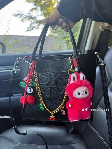 ブラックピンクLISA愛用ラブブ pin for love (shun) 群馬総社の