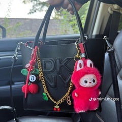 ブラックピンクLISA愛用ラブブ 
pin for loveの画像