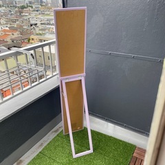 紫色のスタンドミラーの画像